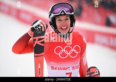 Pechino, Cina. 17th Feb 2022. Michelle Gisin della Svizzera reagisce dopo la combinazione alpina femminile di Pechino 2022 Olimpiadi invernali al National Alpine Sci Center nel distretto di Yanqing, Pechino, capitale della Cina, 17 febbraio 2022. Credit: Lian Zhen/Xinhua/Alamy Live News Foto Stock