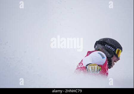 Zhangjiakou, Cina. 17th Feb 2022. Sandra Naeslund di Svezia festeggia mentre attraversa il traguardo per vincere la finale di Sci Sci Cross Festa delle Donne Freestyle alle Olimpiadi invernali di Pechino 2022 a Zhangjiakou, Cina, giovedì 17 febbraio 2022. Marielle Thompson del Canada ha vinto la medaglia d'argento e Daniela Maier della Germania ha vinto la medaglia di bronzo. Foto di Bob strong/UPI Credit: UPI/Alamy Live News Foto Stock