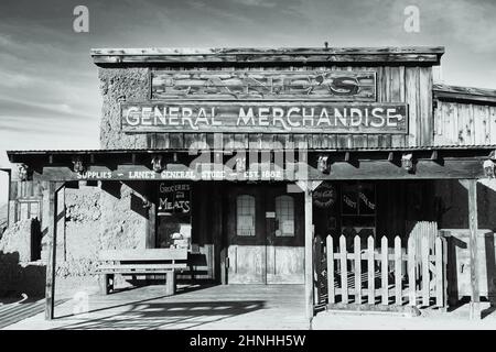 Foto in bianco e nero del negozio nella città fantasma di Calico, San Bernardino County, California, USA Foto Stock