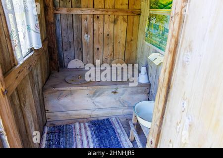 Idilliaco vecchio Outhouse per due persone Foto Stock