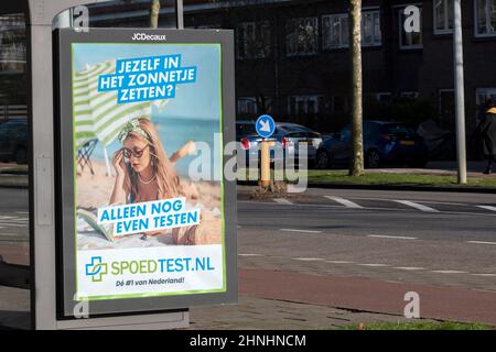 Billboard Bus fermata Spoedtest.nl ad Amsterdam Paesi Bassi 14-2-2022 Foto Stock