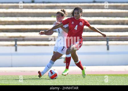 Lagos, Portogallo. 16th Feb 2022. Obaze a contrasto Bergamaschiduring l'Algarve Cup 2022 - Danimarca vs Italia. Italia vince il 1-0. (Foto di Andrea Amato/Pacific Press) Credit: Pacific Press Media Production Corp./Alamy Live News Foto Stock