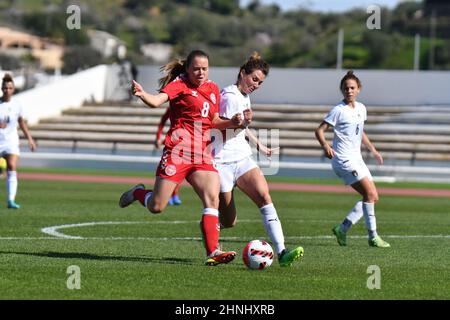 Lagos, Portogallo. 16th Feb 2022. Snerle contrasta Girelli.durante la Coppa Algarve 2022 - Danimarca vs Italia. Italia vince il 1-0. (Credit Image: © Andrea Amato/Pacific Press via ZUMA Press Wire) Foto Stock