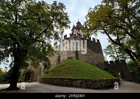 Palazzo e torri del pittoresco Castello di Enn. Montagna/montagna, provincia di Bolzano, Trentino Alto Adige, Italia, Europa. Foto Stock