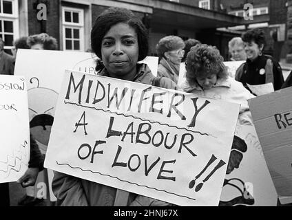 Le infermiere e le ostetriche della COHSE protestano, Nottingham UK novembre 1988. COHSE, sindacato degli operatori sanitari della NHS, si è fusa con NUPE e NALGO nel 1993 per formare Foto Stock