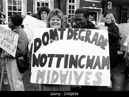 Le infermiere e le ostetriche della COHSE protestano, Nottingham UK novembre 1988. COHSE, sindacato degli operatori sanitari della NHS, si è fusa con NUPE e NALGO nel 1993 per formare Foto Stock