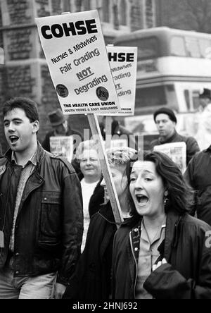 Le infermiere e le ostetriche della COHSE protestano, Nottingham UK novembre 1988. COHSE, sindacato degli operatori sanitari della NHS, si è fusa con NUPE e NALGO nel 1993 per formare Foto Stock