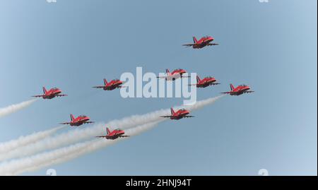 RAF Red Arrows, che si esibisce al Waddington Air Show, Regno Unito - Luglio 2013 Foto Stock