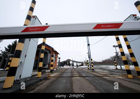 REGIONE DI KHARKIV, UCRAINA - 16 FEBBRAIO 2022 - il checkpoint Hoptivka si trova al confine Ucraina-Russia, nella regione di Kharkiv, nell'Ucraina nord-orientale. Foto Stock