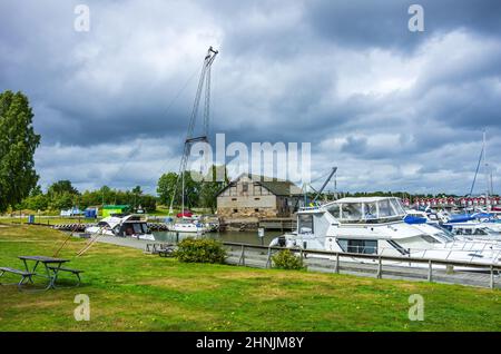 Vista pittoresca del piccolo porto di Sunnana (Sunnana Hamn) al lago Vanern fuori Mellerud, Dalsland, Västra Götalands Län, Svezia. Foto Stock