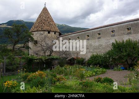 Cancello e bastioni in Glurns Foto Stock