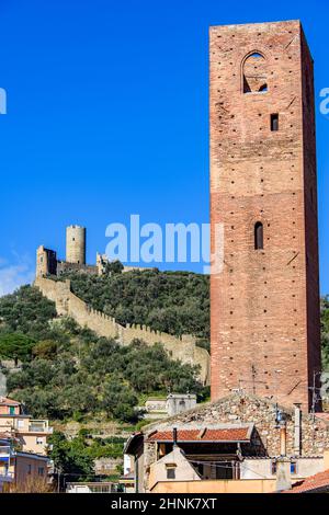 Castello e Torre di Monte Ursino Foto Stock