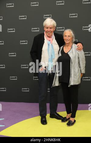 "Die Luft zum Atmen" Peter Striebeck mit Frau Ulla Purr, Filmfest Hamburg, Cinemaxx Dammtor, 03.10.2021, Amburgo Foto Stock