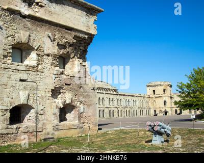 Sevastopol, Crimea - 19 settembre 2020: Frammento della batteria di Mikhailovskaya, Sevastopol, Crimea Foto Stock
