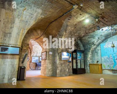 Sevastopol, Crimea - 19 settembre 2020: Casemates della batteria di Mikhailovskaya, Sevastopol, Crimea Foto Stock