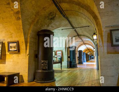 Sevastopol, Crimea - 19 settembre 2020: Frammento dei casemati della batteria di Mikhailovskaya, Sevastopol, Crimea Foto Stock