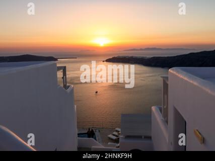 Tramonto su Santorini come visto da Imerovigli. CICLADI, Grecia Foto Stock