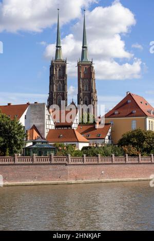 Cattedrale di Wroclaw (Cattedrale di San Giovanni Battista), chiesa in stile gotico del 13th secolo sull'isola di Ostrow Tumski, fiume Odra, Breslavia, Polonia. Foto Stock