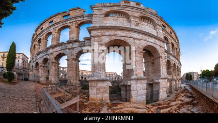 Arena Pula. Anfiteatro romano a Pola storico vista rovine Foto Stock