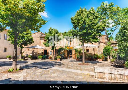 Pittoreschi edifici medievali a bagno Vignoni, provincia di Siena Foto Stock