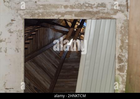 All'interno della cupola di legno. Interno della vecchia torre Foto Stock