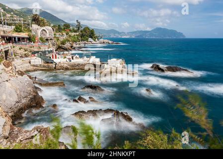 Le scogliere di Nervi, villaggio di Genova sulla riviera italiana Foto Stock