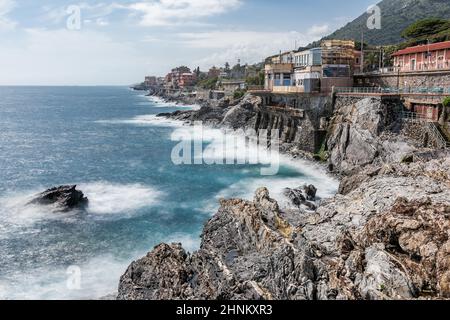 Le scogliere di Nervi, villaggio di Genova sulla riviera italiana Foto Stock