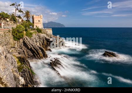 Le scogliere di Nervi, villaggio di Genova sulla riviera italiana Foto Stock