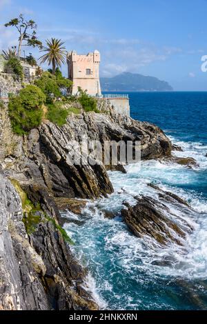 Le scogliere di Nervi, villaggio di Genova sulla riviera italiana Foto Stock