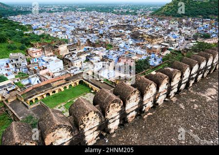 India Rajasthan Bundi. Vista di Bundi dal Forte di Taragarh Foto Stock