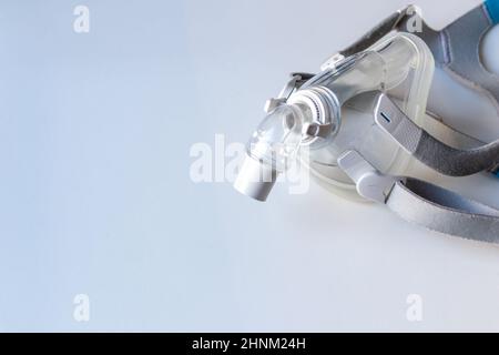 La maschera CPAP contro l'apnea ostruttiva del sonno aiuta i pazienti respiratore maschera clip di fissaggio per naso e gola respirazione farmaco con cpap macchina contro russare e disturbi del sonno per respirare più facile Foto Stock