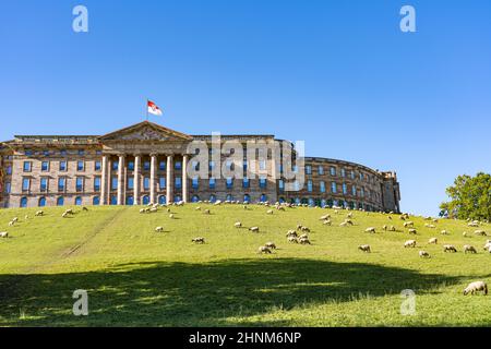 Bellissimo e famoso castello di Wilhemshoehe a Kassel, Germania Foto Stock