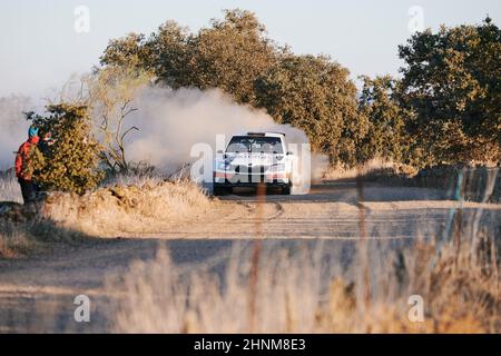 Pozoblanco, Cordoba, Spagna-ottobre, 23, 2021: rally vetture in piena concorrenza passando attraverso la prima tappa Foto Stock