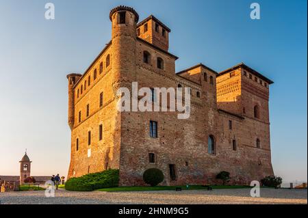 Castello medievale di Grinzane Cavour Foto Stock