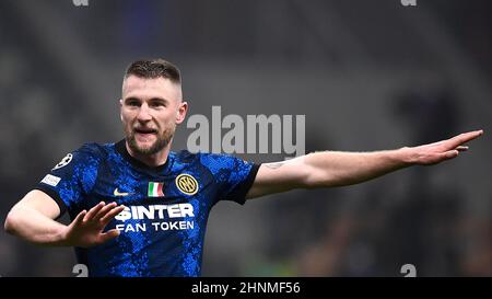 Milano, Italia. 16 febbraio 2022. Milan Skriniar del FC Internazionale gestures durante il round di Champions League di sedici partite di calcio prima tappa tra il FC Internazionale e il Liverpool FC. Credit: Nicolò campo/Alamy Live News Foto Stock