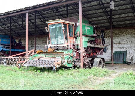 Intestazione di riso. Riso harvester. Macchine agricole Foto Stock