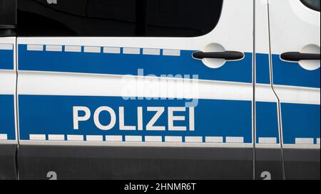 Scritta Polizei su blu Foto Stock