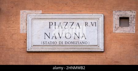 Piazza Navona (Piazza Navona) a Roma, Italia, cartello con il nome della strada Foto Stock