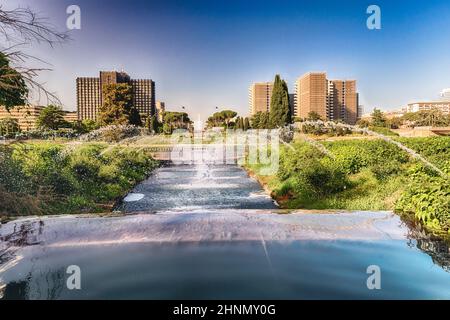 Fontana panoramica nel quartiere EUR di Roma, Italia Foto Stock