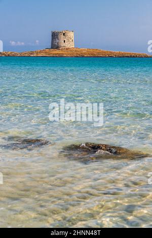 L'incredibile mare e la torre aragonese a la Pelosa Beach, Stintino Foto Stock