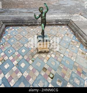 Fauno danzante statua, Casa del Fauno, Pompei Foto Stock