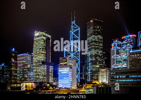 Il famoso spettacolo laser harber di Hong Kong visto dal porto di Kowloon a Kowloon, Hongkong Foto Stock