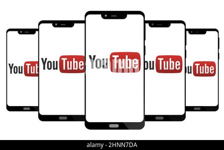 SINGAPORE- 8 JAN, 2019: Logo del popolare sito di social media YouTube sullo schermo dello smartphone, rendering 3D Foto Stock