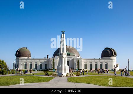 La gente visita l'Osservatorio Griffith Park nella zona di Hollywood Foto Stock
