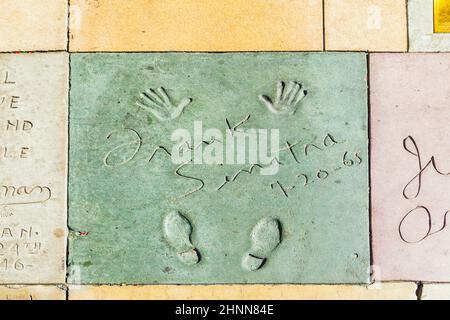 Stampe a mano in Hollywood Boulevard nel cemento del piazzale del Teatro Cinese Foto Stock