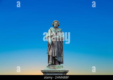Il monumento di Beethoven sulla Munsterplatz di Bonn Foto Stock