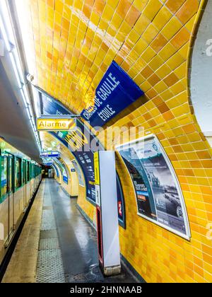 Metro Parigi metropolitana Charles de Gaulle Place etoile stazione metropolitana. La metropolitana di Parigi è uno dei più grandi sistemi metropolitani del mondo Foto Stock