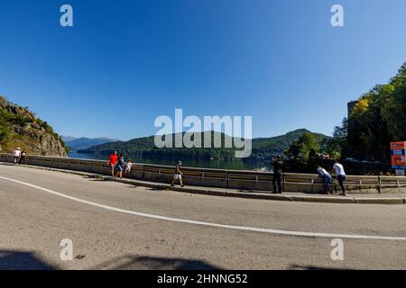 La diga idroelettrica di vidraru Barajul nel carpapian di Romania Foto Stock