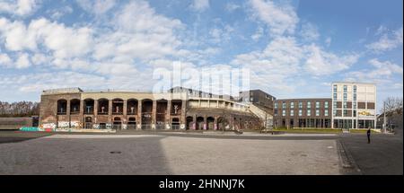 Vista del Jahrhunderthalle, un ex edificio industriale che serve oggi come sala di cultura a Bochum Foto Stock