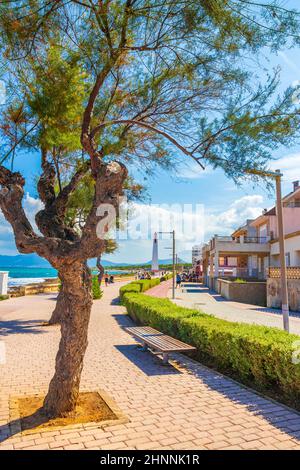 Bella passeggiata e mare paesaggio panorama può Picafort Maiorca Spagna. Foto Stock